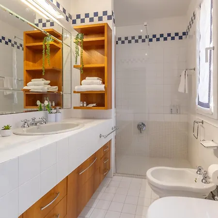 3 Terrazze E 2 Bagni Nel Centro Di Bologna
