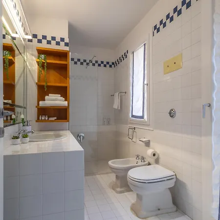 3 Terrazze E 2 Bagni Nel Centro Di