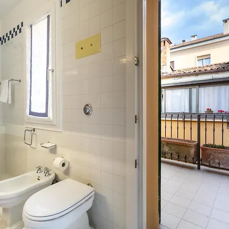 3 Terrazze E 2 Bagni Nel Centro Di *