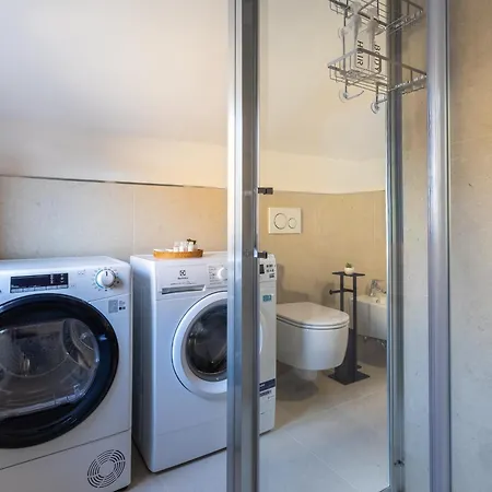 3 Terrazze E 2 Bagni Nel Centro Di *